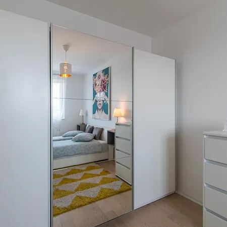Apartments Repinc 32: Modern Zagreb Stay with EV Charging Exterior photo