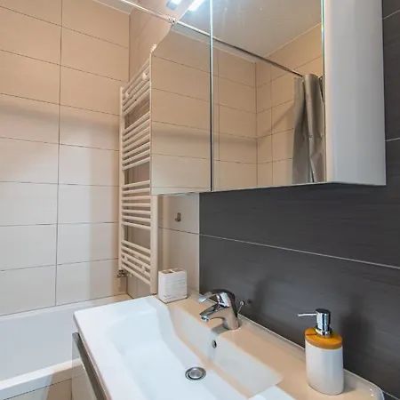 Apartments Repinc 32: Modern Zagreb Stay with EV Charging Exterior photo