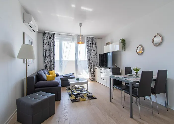 Flexible Selfcheckins 32 - Zagreb - Garage - Electric Vehicle Ccharger - Big Loggia - New - Apartments Repinc 32
