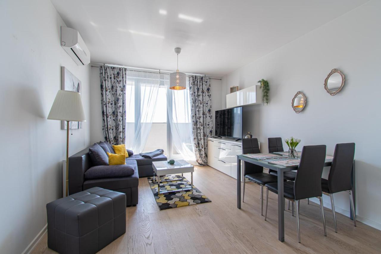 Repinc 32: Modern With Ev Charging Apartment