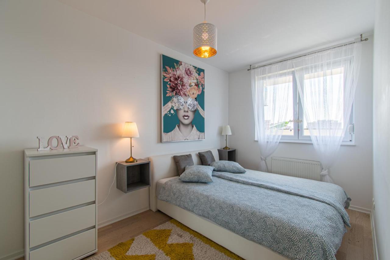 Repinc 32: Modern With Ev Charging Apartment